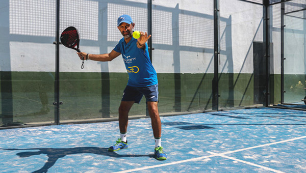 Serviço no Padel: 3 Dicas para o aperfeiçoar - Vinte por dez